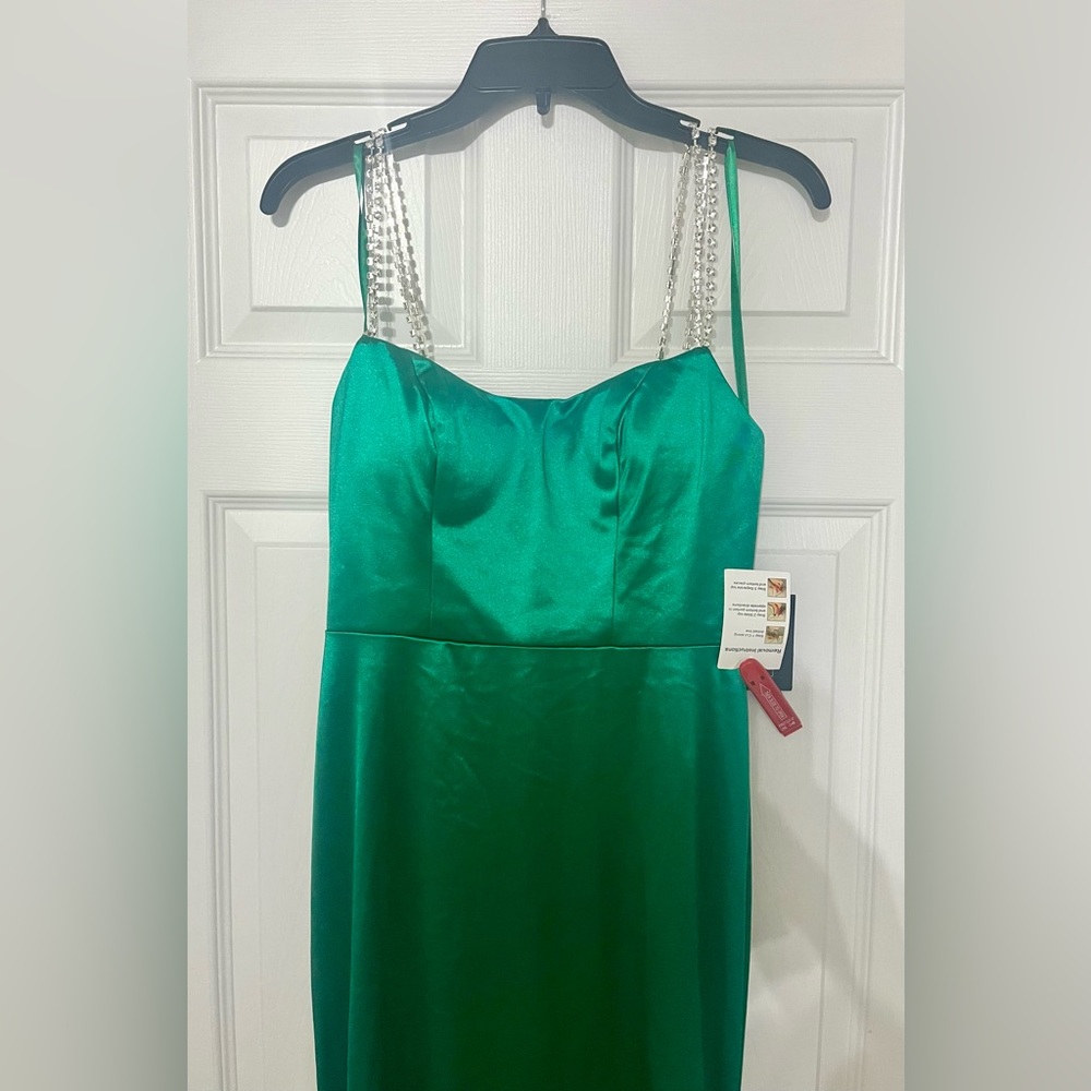 Mac Duggal Green Prom Dress - Picture 4 of 7